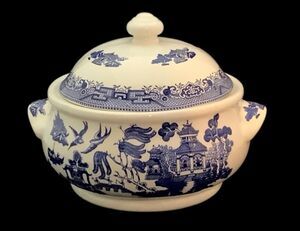 CHURCHILL Blue Willow Vegetable Large Serving Dish Bowl Handles w/ Lid 6.5" Tall